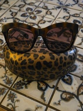 Guess Brown and Black Tortoise Shell Sunglasses